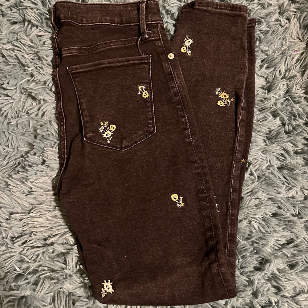Abercrombie & Fitch Flower Embroidered Jeans